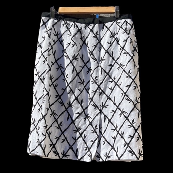 Talbots white and black pencil skirt. - Picture 2 of 6